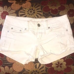 American Eagle white shorts